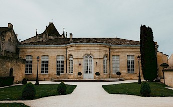 Saint-Emilion Winery Estate, France. Caleb Maxwell@Unsplash