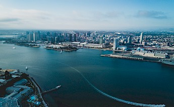 Zipping through the San Diego Bay, San Diego, California. Daniel Guerra@Unsplash