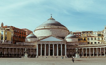 Beautiful dome roof architecture, Piazza del Plebiscito, Naples, Italy. Ahtziri Lagarde@Unsplash