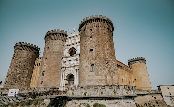 Old brown Structure, Castel Nuovo, Naples, Italy. Ronni Kurtz@Unsplash