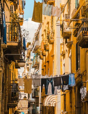 Naples, Italy. Samuel C@Unsplash