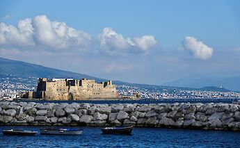 Piers of Naples port, Italy. Kir Shu@Unsplash