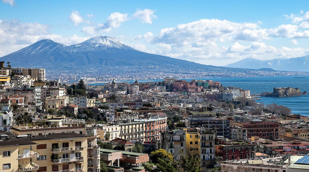 Skyline of Naples, Naples bike tour, Italy. Aversa Taxi@Unsplash