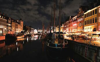 Copenhagen at night, Denmark. Stephan Mahlke@Unsplash
