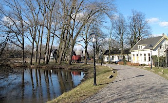 Pathway to Fort Blauwkapel, Utrecht, Holland. ErikHonig@Wikimedia Commons