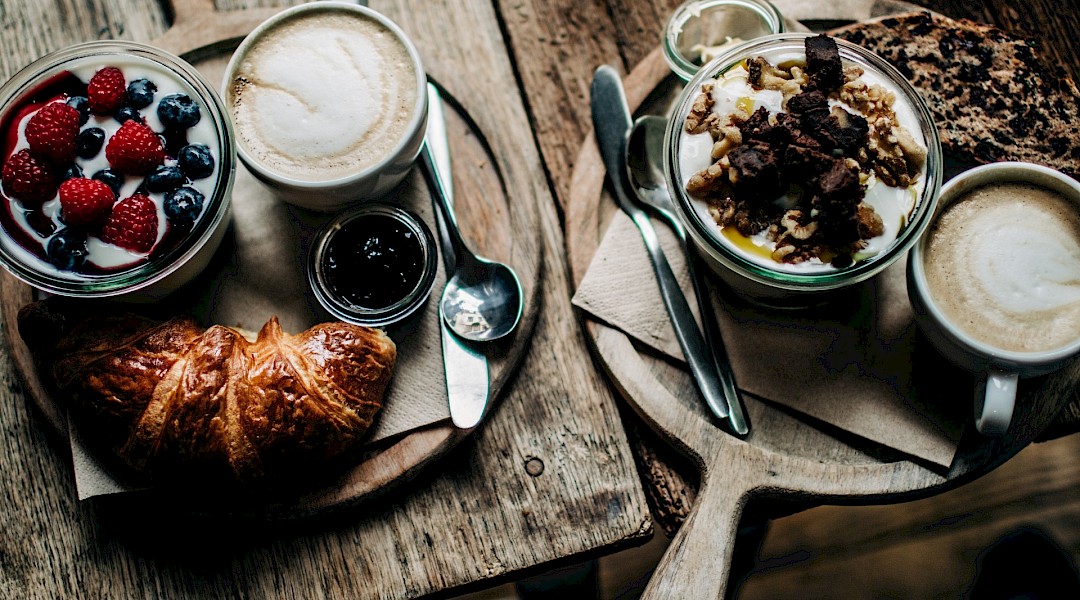 Yoghurt and hot drinks, Utrecht, Holland. Frederique Smit@Unsplash