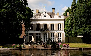 A merchant hoouse in Utrecht, Holland. Henk Monster@Wikimedia Commons