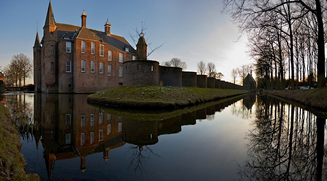 Zuylen Castle,  originally built in the 13th century by Lord van Suilen en Anholt as a simple donjon (keep), Utrecht, Holland. Gil.cavalcanti@Wikimedia Commons