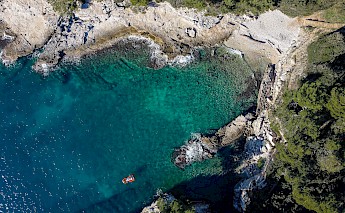 Cliffside beach in Pula, Croatia. Alen Rojnic@Unsplash