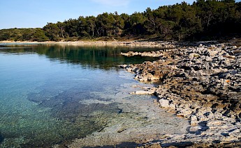 Clear Waters by Lower Kamenjak, Pula, Croatia. Anne2be@Wikimedia Commons