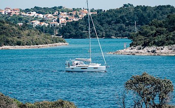 Yachting out at Pula Bay, Pula, Croatia. Krzysztof Kowalik@Unsplash