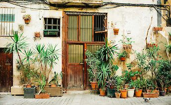 Exterior of a house, Barcelona, Spain. Simon Maage@Unsplash