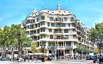 Street view of the Casa Mila, Barcelona, Spain. Pengfei Ying@Unsplash