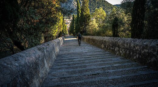 Biking down a slope, Palma de Mallorca, Spain. Artem Zhukov@Unsplash
