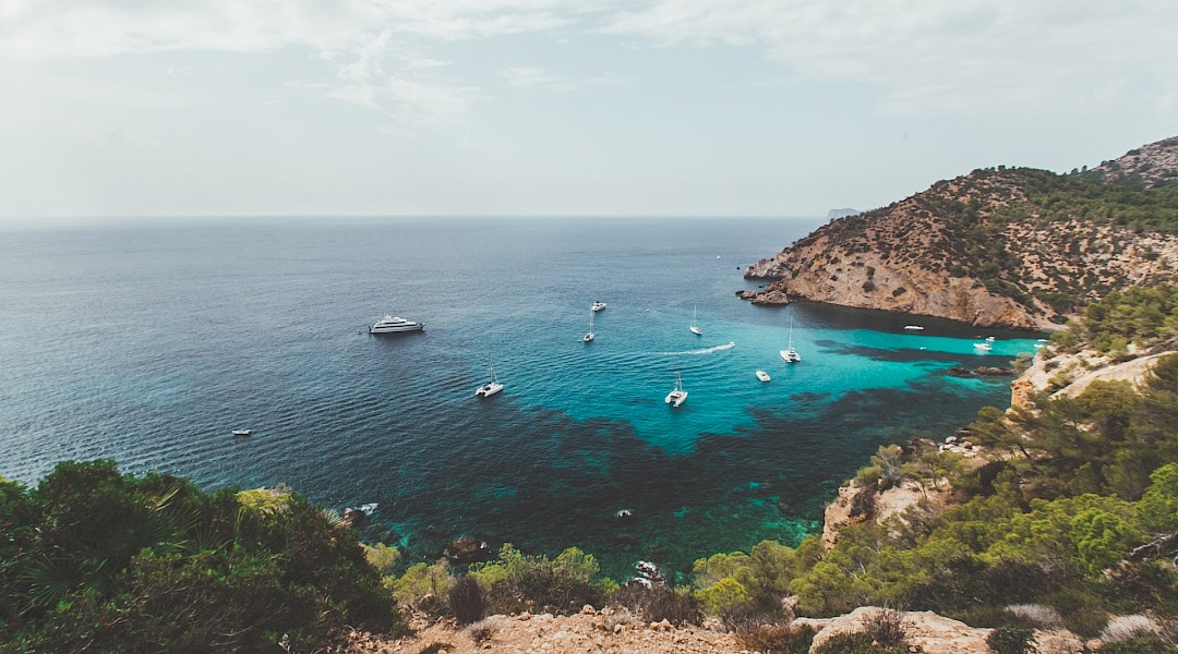 Boats off the coast of Palma de Mallorca, Spain. Eugene Zhyvchik@Unsplash