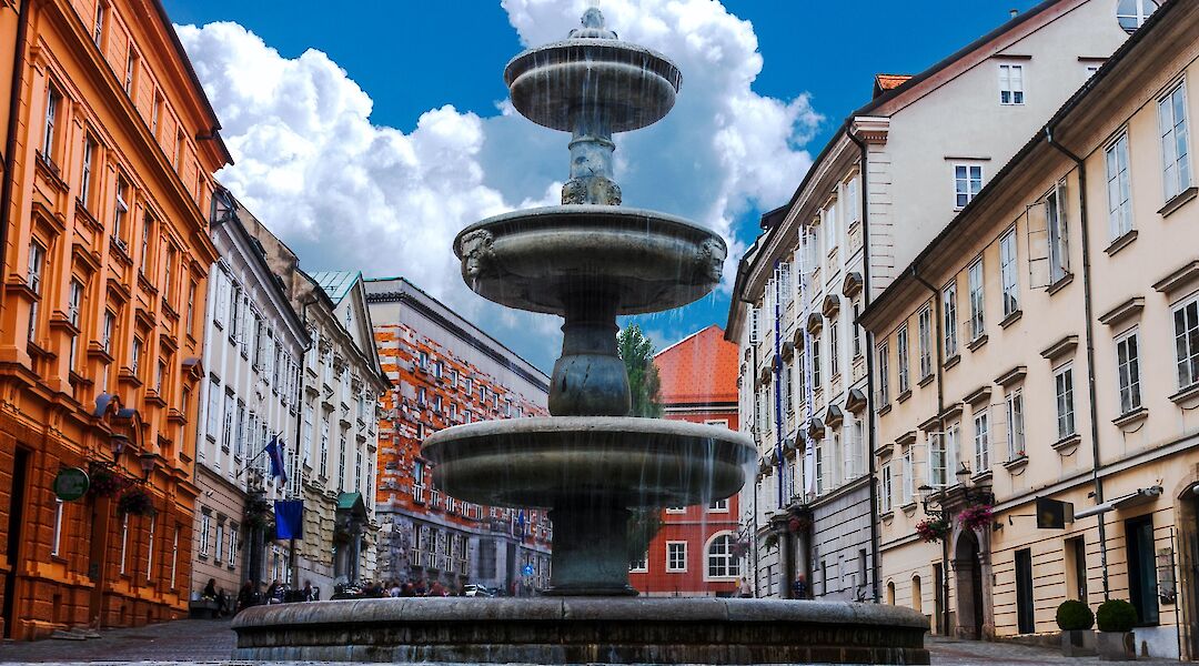 Fountain in the middle of New Town Square Ljubljana, Slovenia. Eugene Kuznetsov@Unsplash
