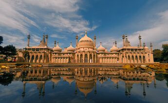 Front view, Reflection of the Royal Pavilion, Brighton, England. Hert Niks@Unsplash