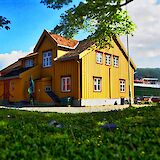 Yellow house in Skansen, Tromso, Norway. Homeion@Wikimedia Commons