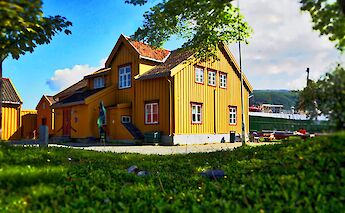 Yellow house in Skansen, Tromso, Norway. Homeion@Wikimedia Commons