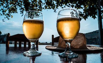 Glasses of beer during the tour, Kilimanjaro, Tanzania. KaÜmit Yıldırım@Unsplash