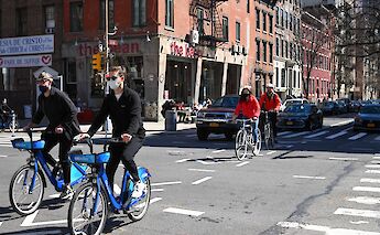 Biking around New York, New York. Robinson Greig@Unsplash