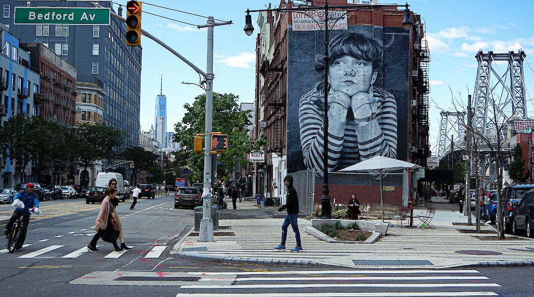 Pedestrians on the streets of Williamsburg, Brooklyn, New York. Enzo Ticà@Unsplash