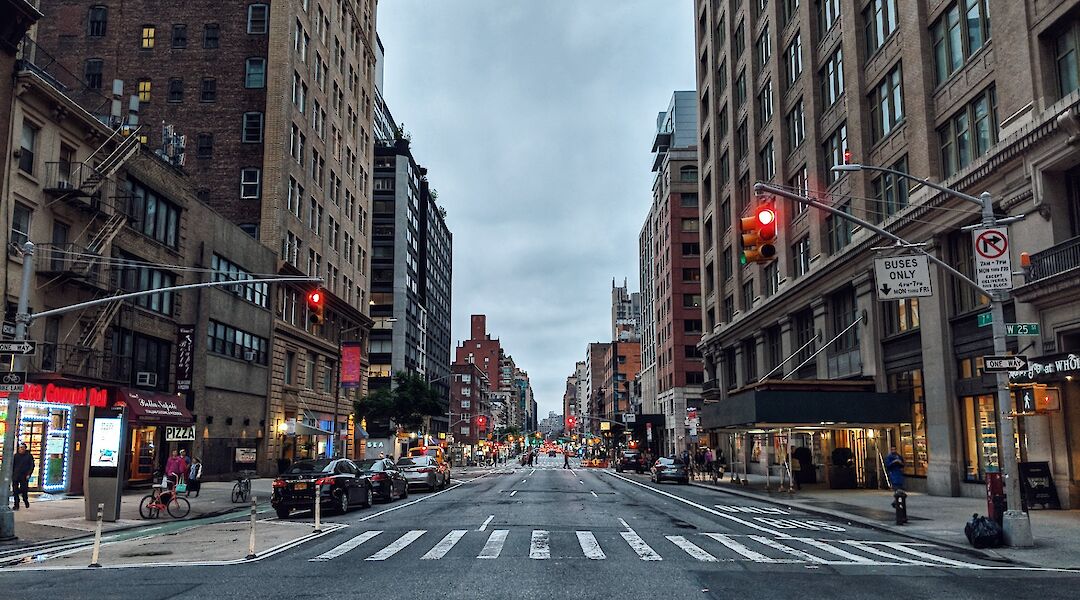 Stop lights and a pedestrian lane in Manhattan, New York, New York. Hardik Pandya@Unsplash