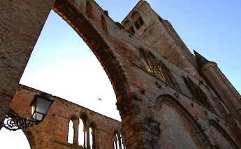 Archway in Damme, Belgium. Olivia Mobbs@Flickr