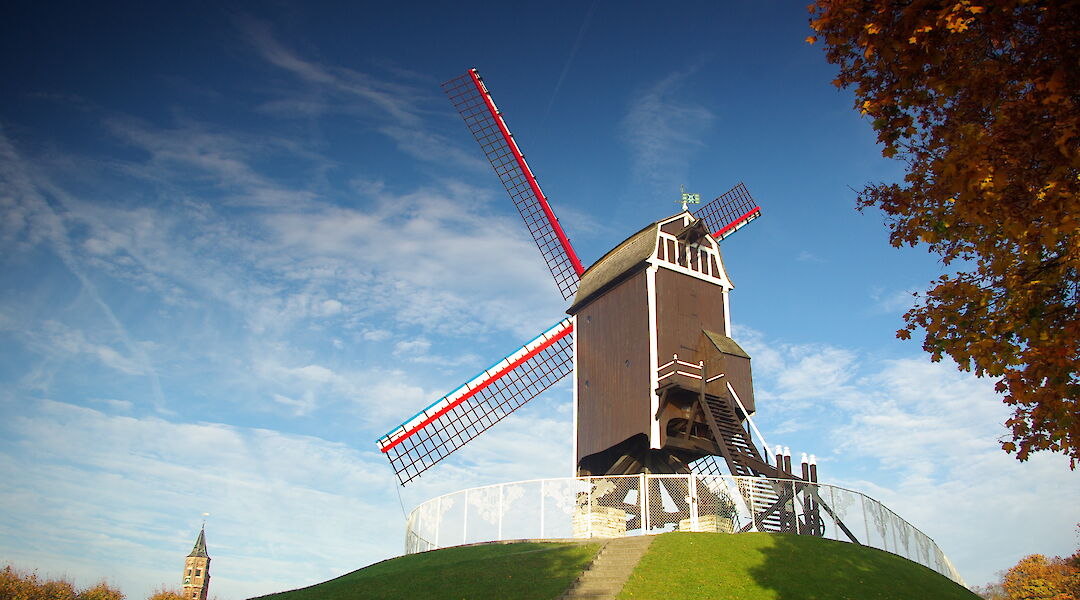 Windmill at the top of a hill in the countryside, Bruges, Belgium. ZiYouXunLu@Wikimedia Commons
