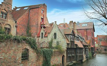 Historic Buildings along a Canal in Bruges, Belgium. Umut Yildirim@Unsplash
