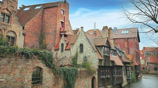 Historic Buildings along a Canal in Bruges, Belgium. Umut Yildirim@Unsplash