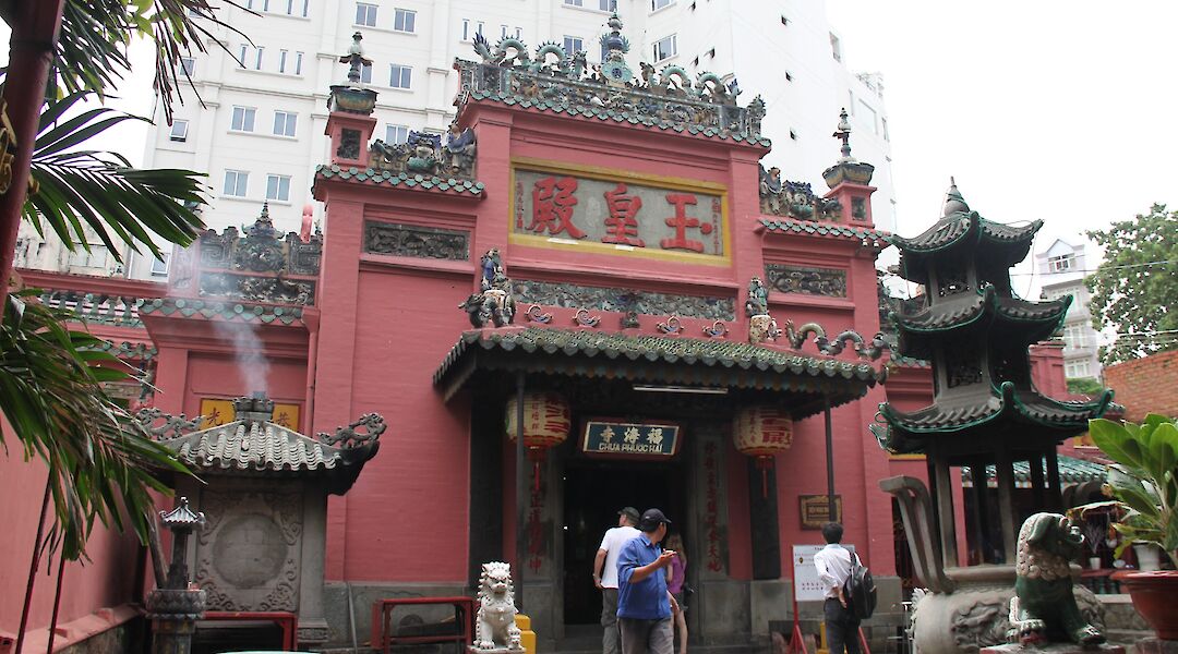 Taoist temple, Jade Emperor Pagoda, Ho Chi Minh City, Vietnam. Garry Todd@Wikimedia Commons
