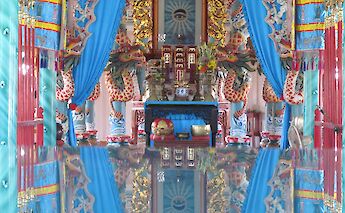Cao Dai Temple, Vietnam. Nigel Hoult@Flickr