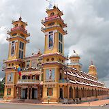 Cao Dai Temple, Tai Nih, Ho Chi Minh City, Vietnam. Dominik Tefert@Wikimedia Commons