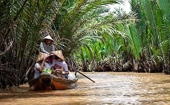 Tour guide sharing stories to her tourists through the river tour, Mekong River Delta, Ho Chi Minh City, Vietnam. Tomas Malik@Unsplash