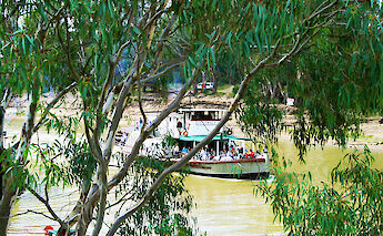 Boat in Echuca, Australia. Melody Ayres-Griffiths@Flickr