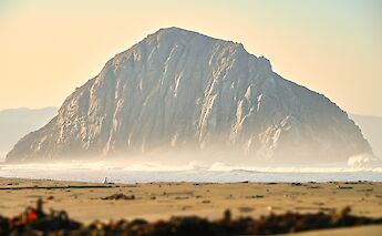 Morro Rock at sunrise, Morro Bay. Venti Views@Unsplash
