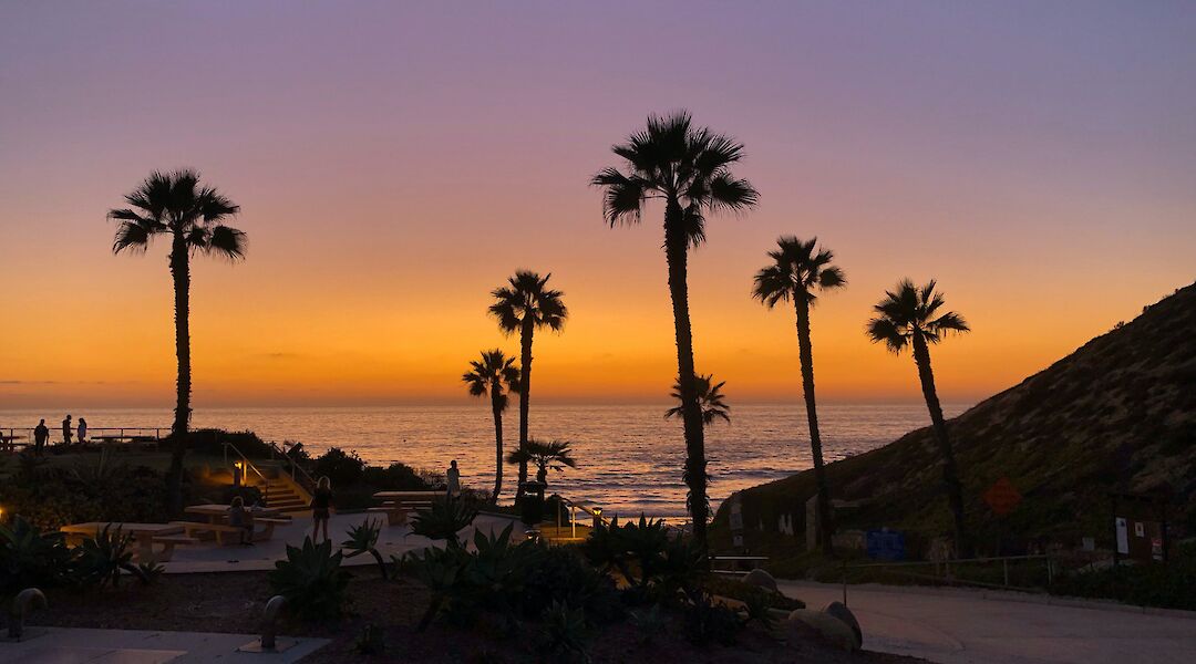 Golden hour at Solana Beach, California. Leosprspctive@Unsplash