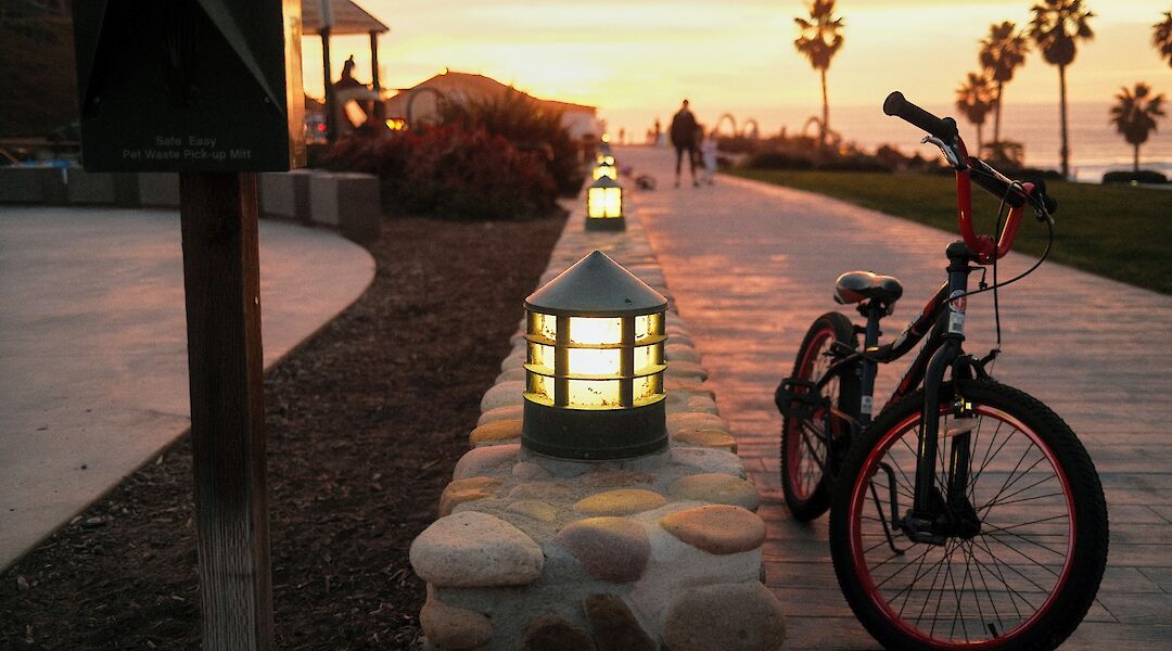 Bike parked on the pathway, Solana Beach at sunset. Keaton Elvins@Unsplash