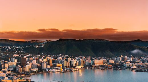 Sunset in Wellington, New Zealand. Sulthan Auliya@Unsplash