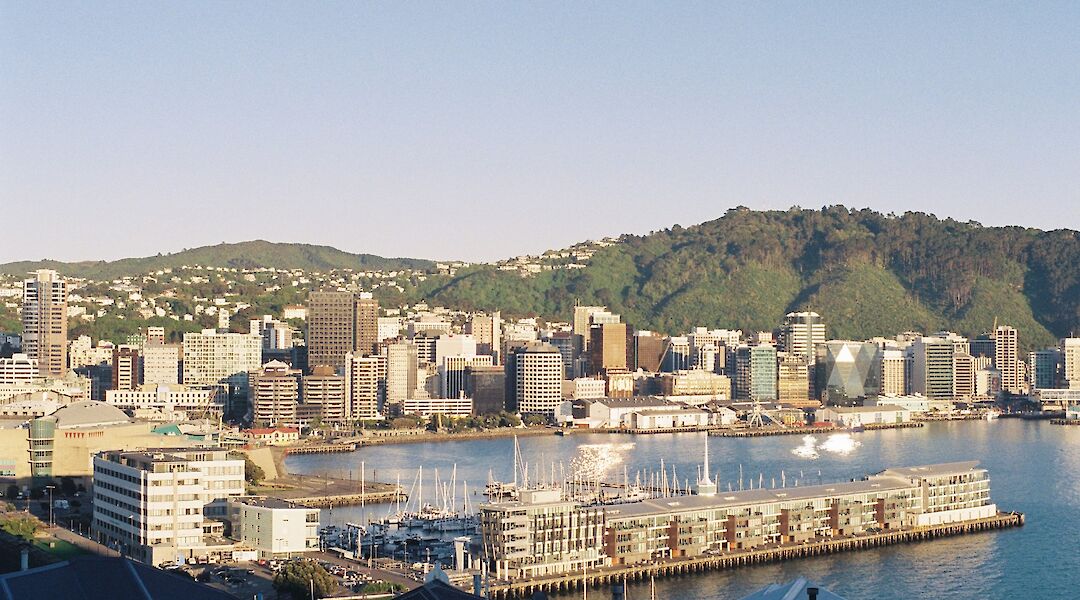 Bright sunny day at the Wellington Harbor, Wellington, New Zealand. Wolf Zimmermann@Unsplash