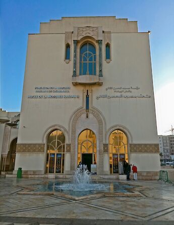 In front of the Hassan II Mosque, Casablanca, Morocco. Thales Botelho de Sousa@Unsplash