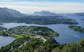 Landscape of Alesund, Norway. Hendrik Cornelissen@Unsplash