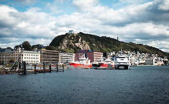 Ships in Alesund, Norway. Charly Nguyen@Unsplash