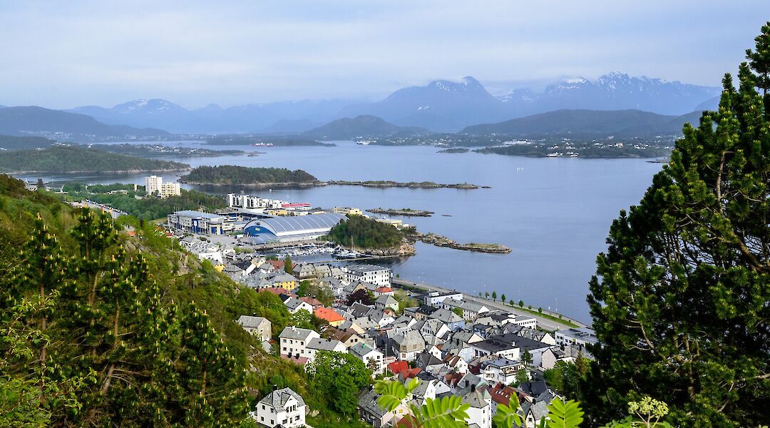 Alesund, gateway to two of the most beautiful fjords in Norway - the Geirangerfjord and the Hjørundfjord. Dconvertini@Wikimedia Commons