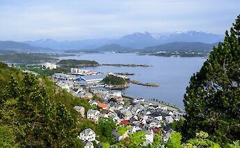 Alesund, gateway to two of the most beautiful fjords in Norway - the Geirangerfjord and the Hjørundfjord. Dconvertini@Wikimedia Commons