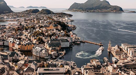 Alesund, Norway. Andrei Ionov@Unsplash
