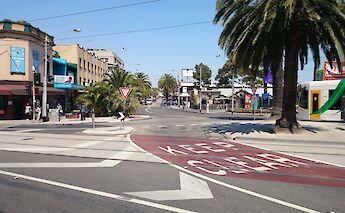 Intersection of The Esplanade and Acland Street in St Kilda. Bidgee@Wikimedia Commons