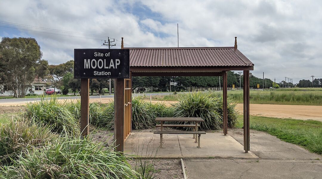 Old Moolap Station along the Bellarine rail trail, Victoria. Jarred Crowe@Wikimedia Commons