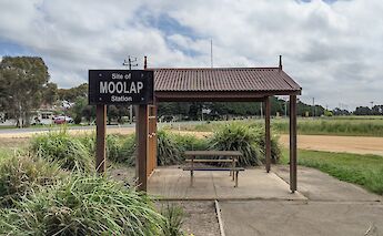 Old Moolap Station along the Bellarine rail trail, Victoria. Jarred Crowe@Wikimedia Commons